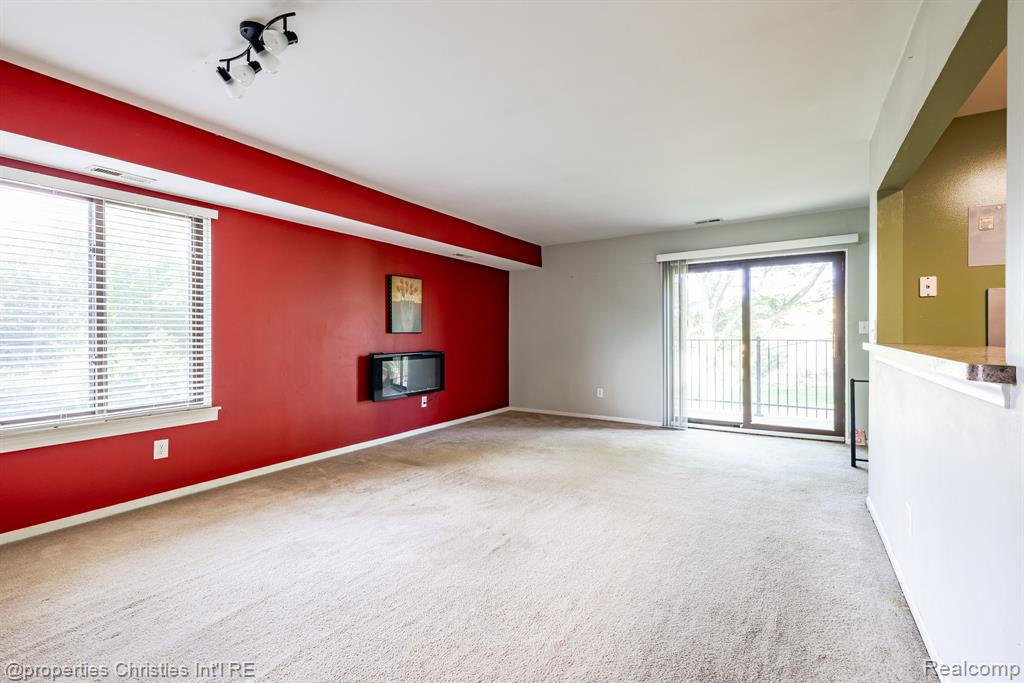 41678 Bedford Drive Property Photo 10
