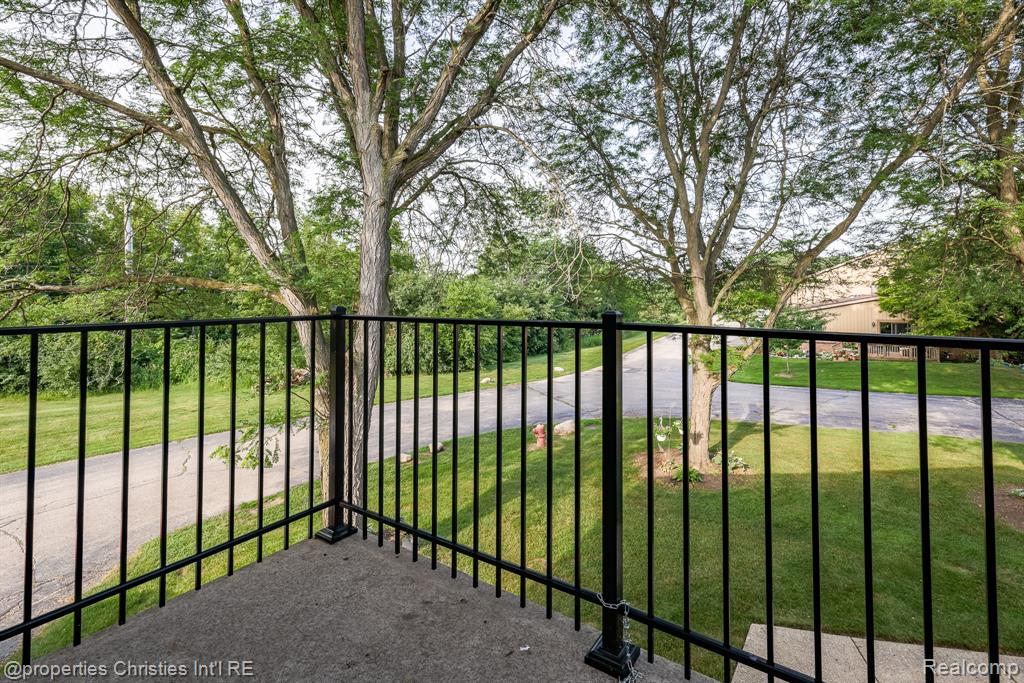 41678 Bedford Drive Property Photo 14