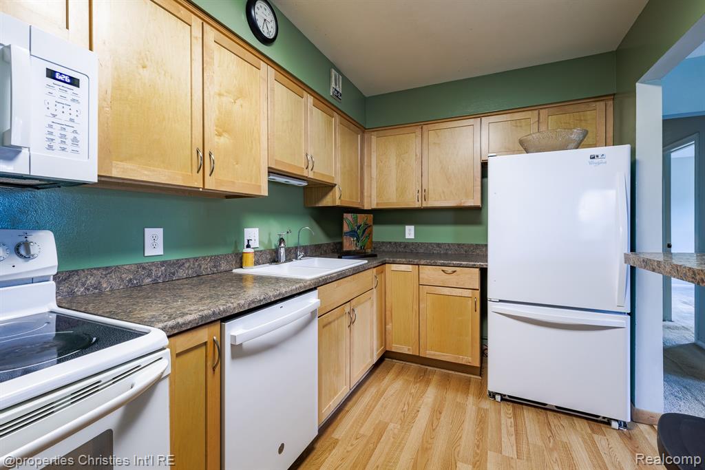41678 Bedford Drive Property Photo 16
