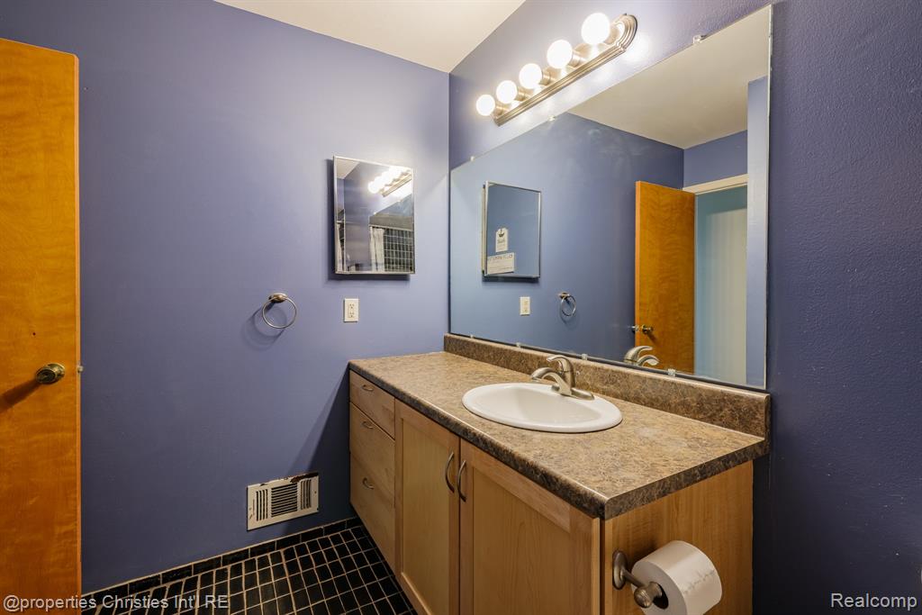 41678 Bedford Drive Property Photo 26
