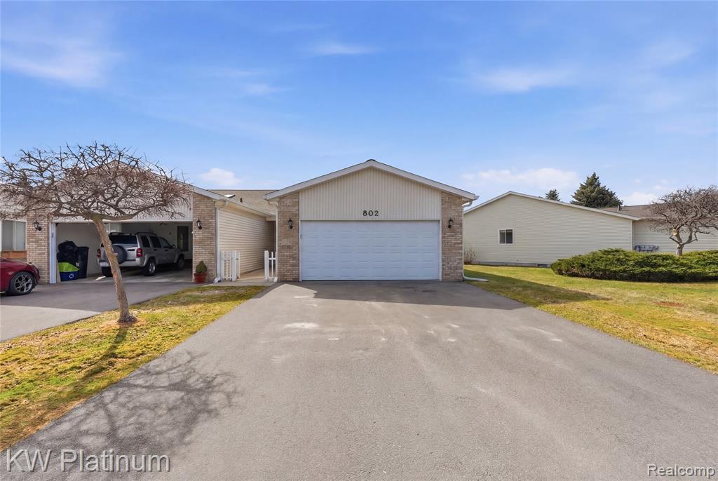 802 Crystal Lane Property Photo 1