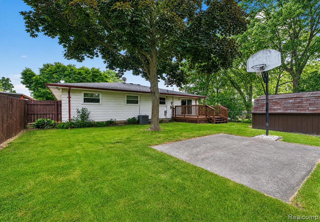 2721 Edgefield Drive Property Photo 1