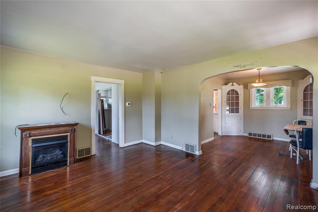 360 S State Road Property Photo 6