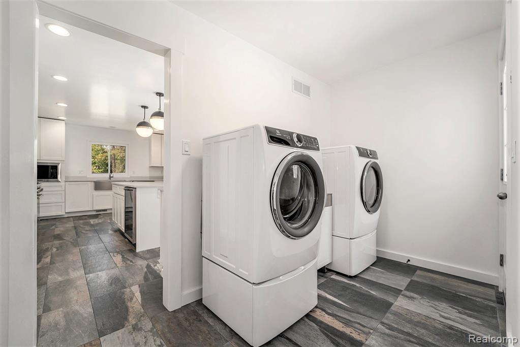 26914 Pebblestone Street Property Photo 11