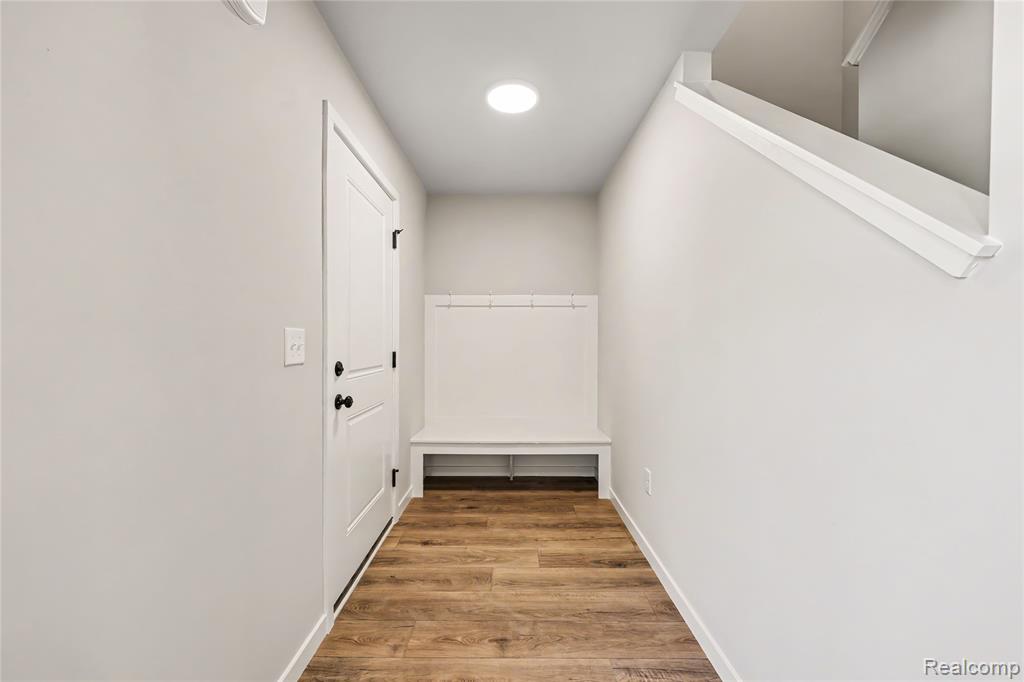 749 Lone Oak Way Property Photo 2