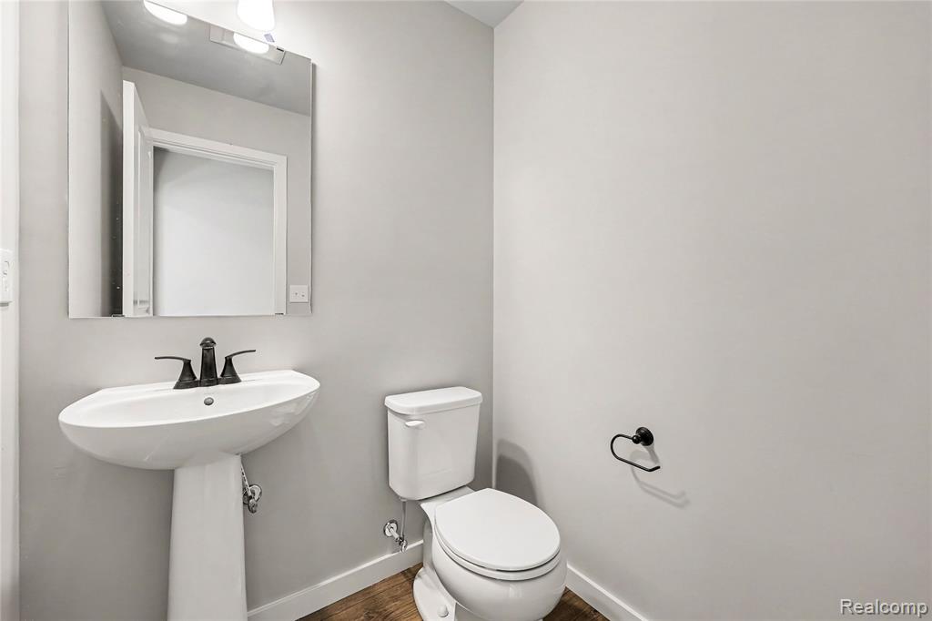 749 Lone Oak Way Property Photo 8