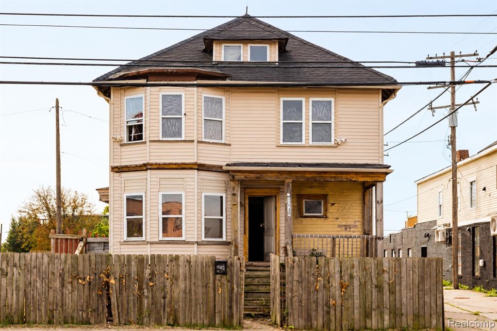 1525 Spruce Street Property Photo 1