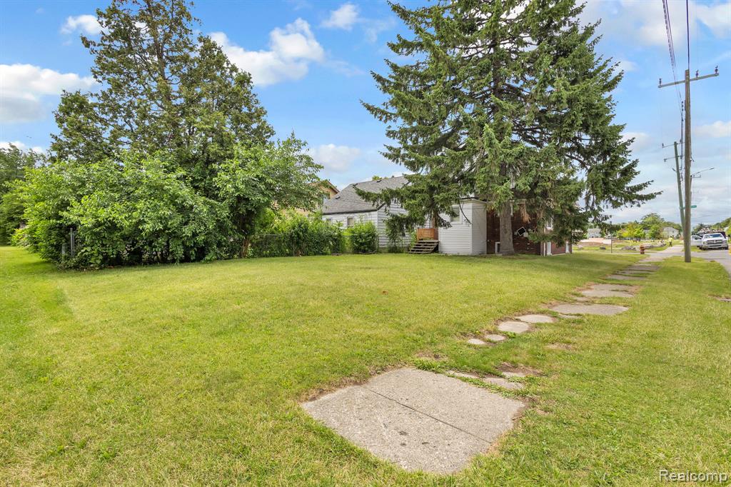 12796 Cherrylawn Street Property Photo 3