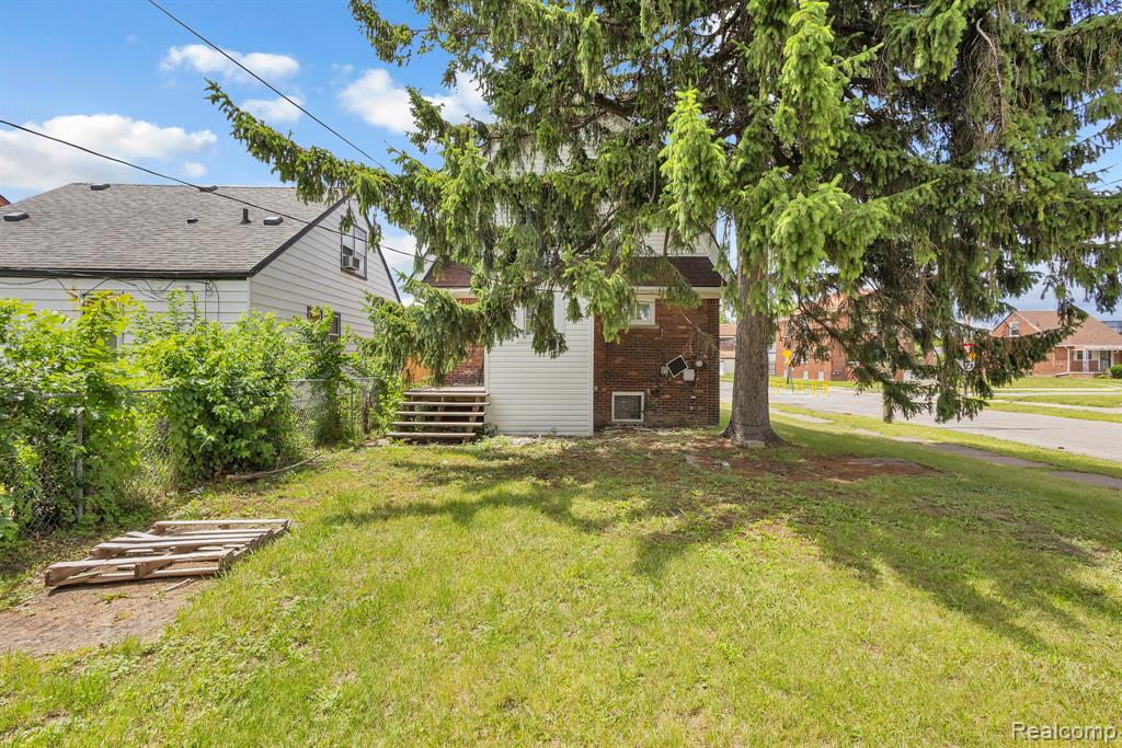 12796 Cherrylawn Street Property Photo 4