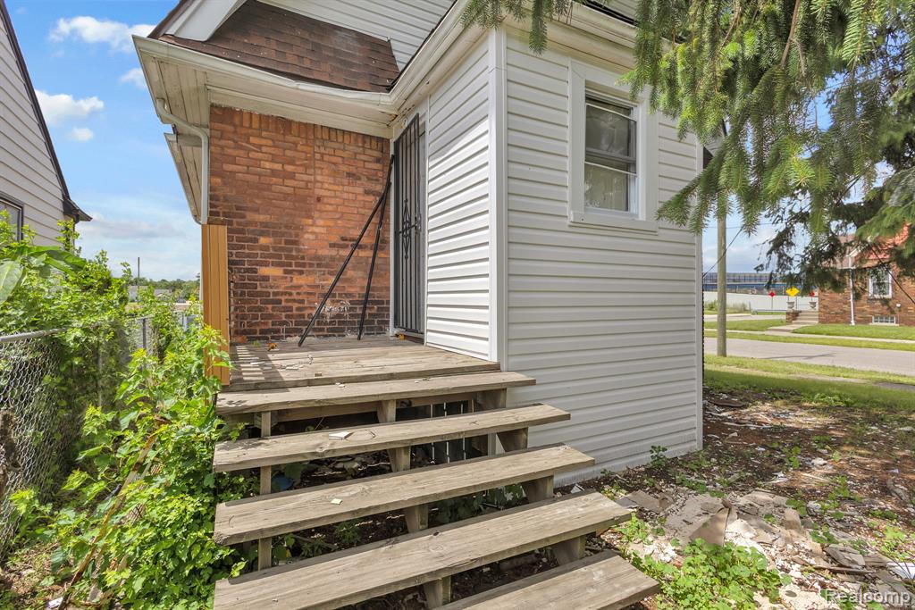 12796 Cherrylawn Street Property Photo 5