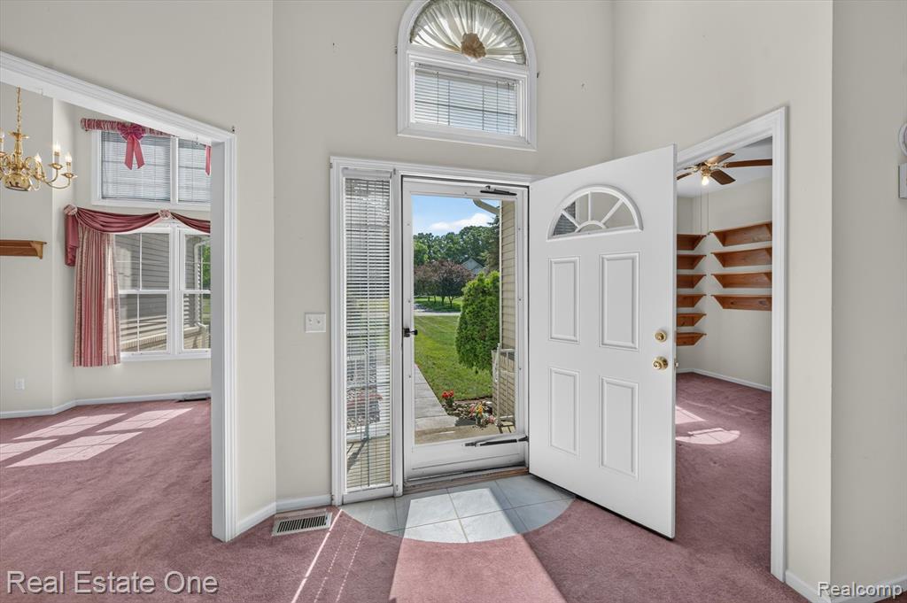 5128 Queensway Property Photo 6