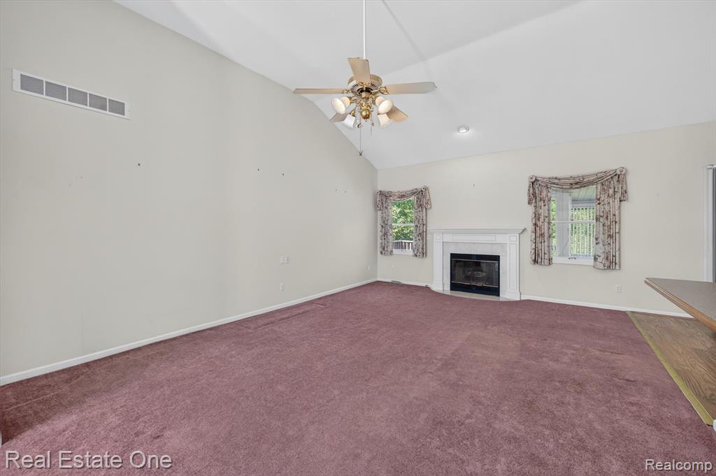 5128 Queensway Property Photo 7