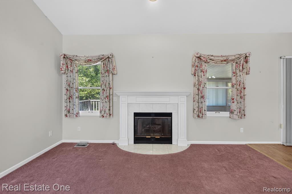 5128 Queensway Property Photo 8