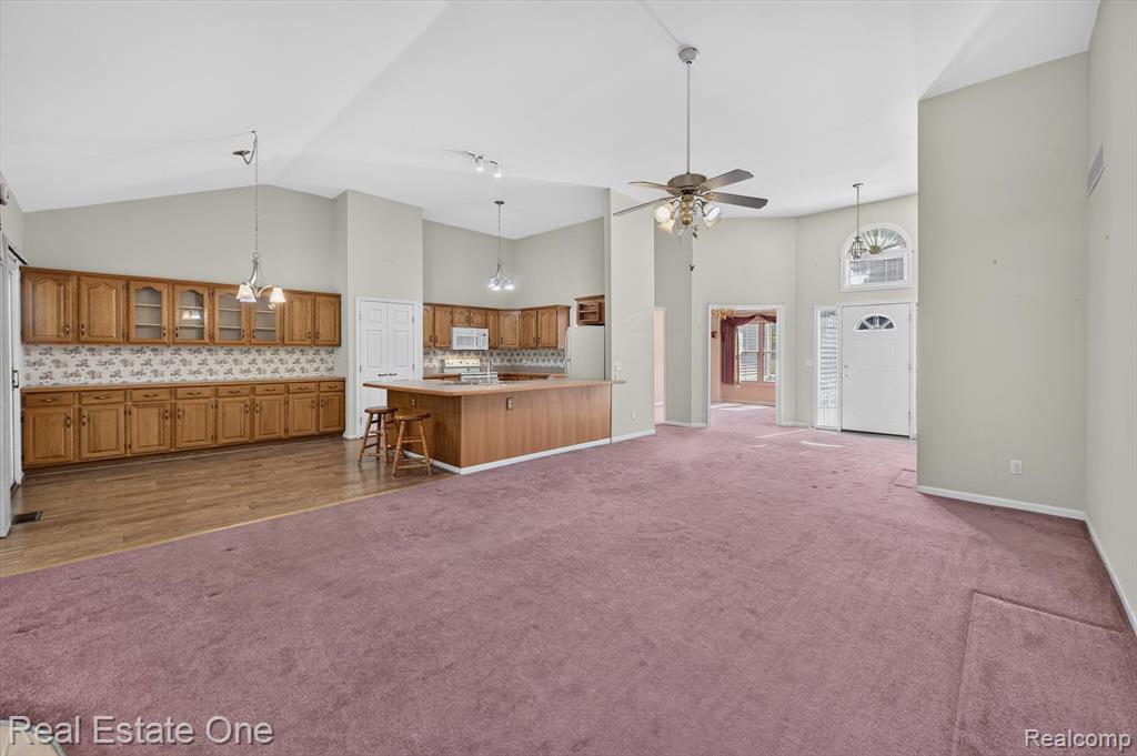 5128 Queensway Property Photo 9