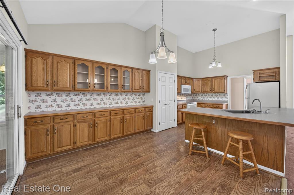 5128 Queensway Property Photo 11