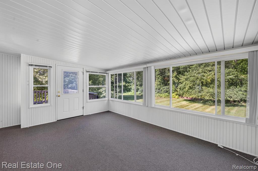 5128 Queensway Property Photo 18
