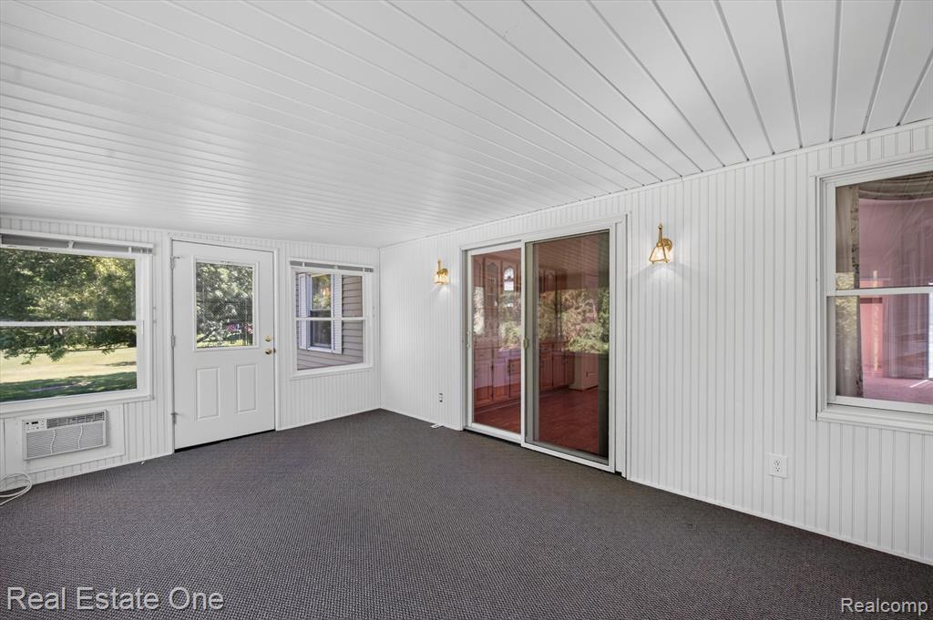 5128 Queensway Property Photo 19