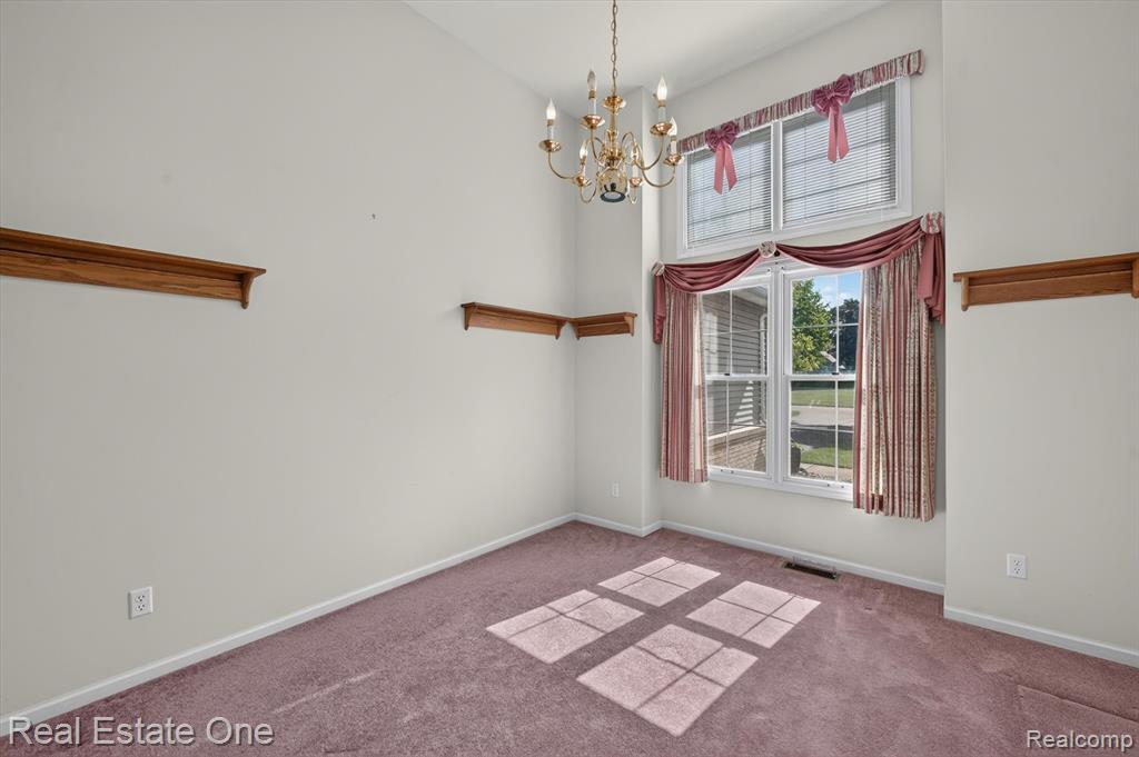 5128 Queensway Property Photo 22