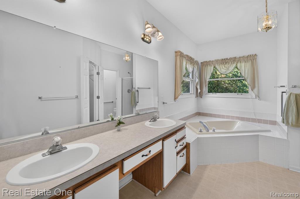 5128 Queensway Property Photo 26
