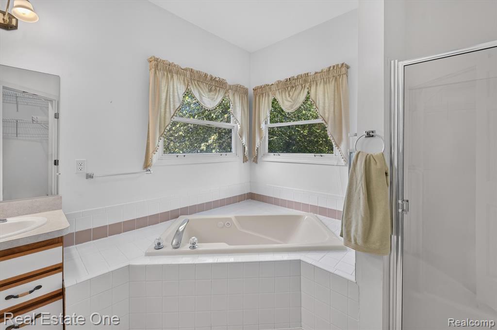 5128 Queensway Property Photo 27