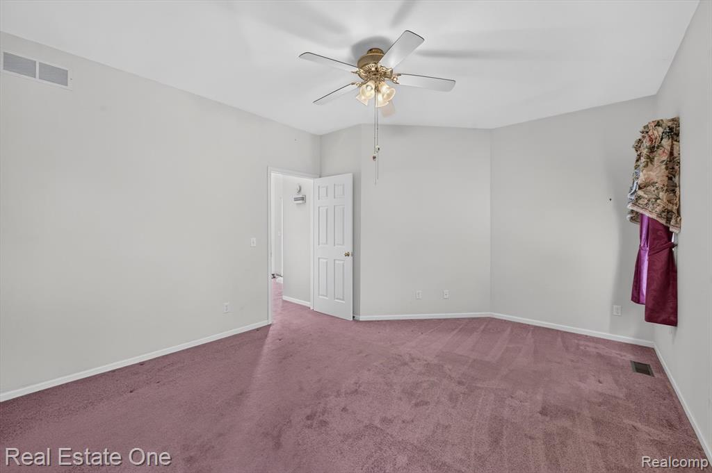 5128 Queensway Property Photo 30