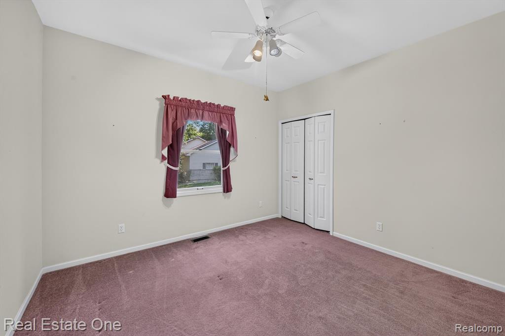 5128 Queensway Property Photo 32