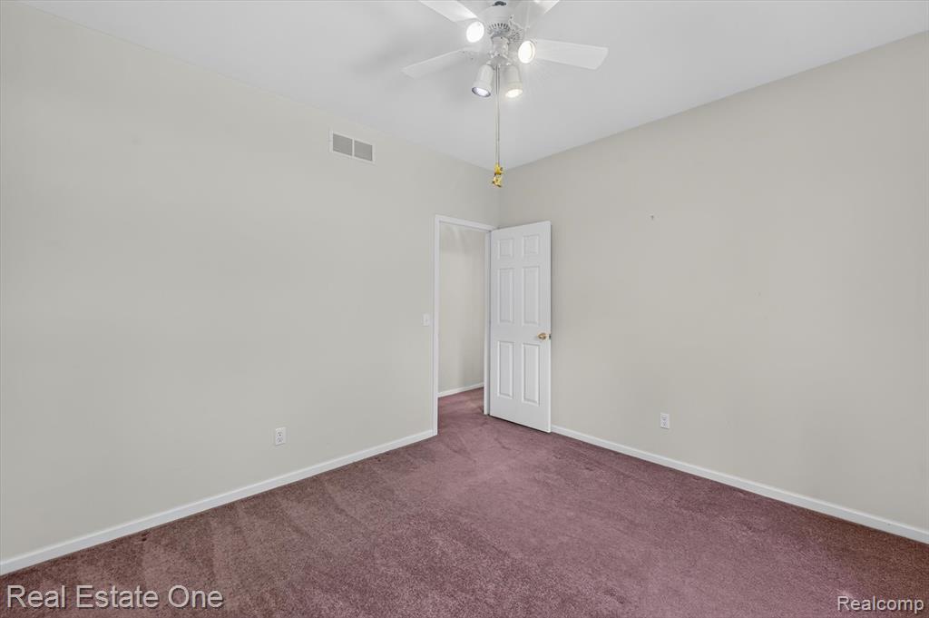 5128 Queensway Property Photo 33
