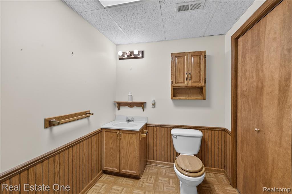 5128 Queensway Property Photo 45