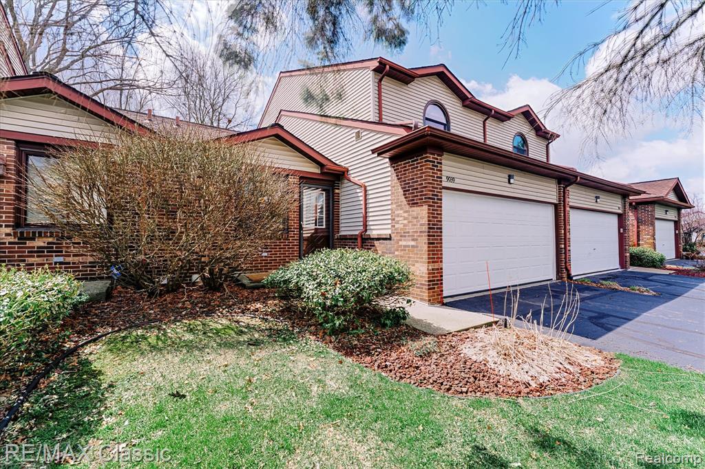 9039 Lake E Road Property Photo 2