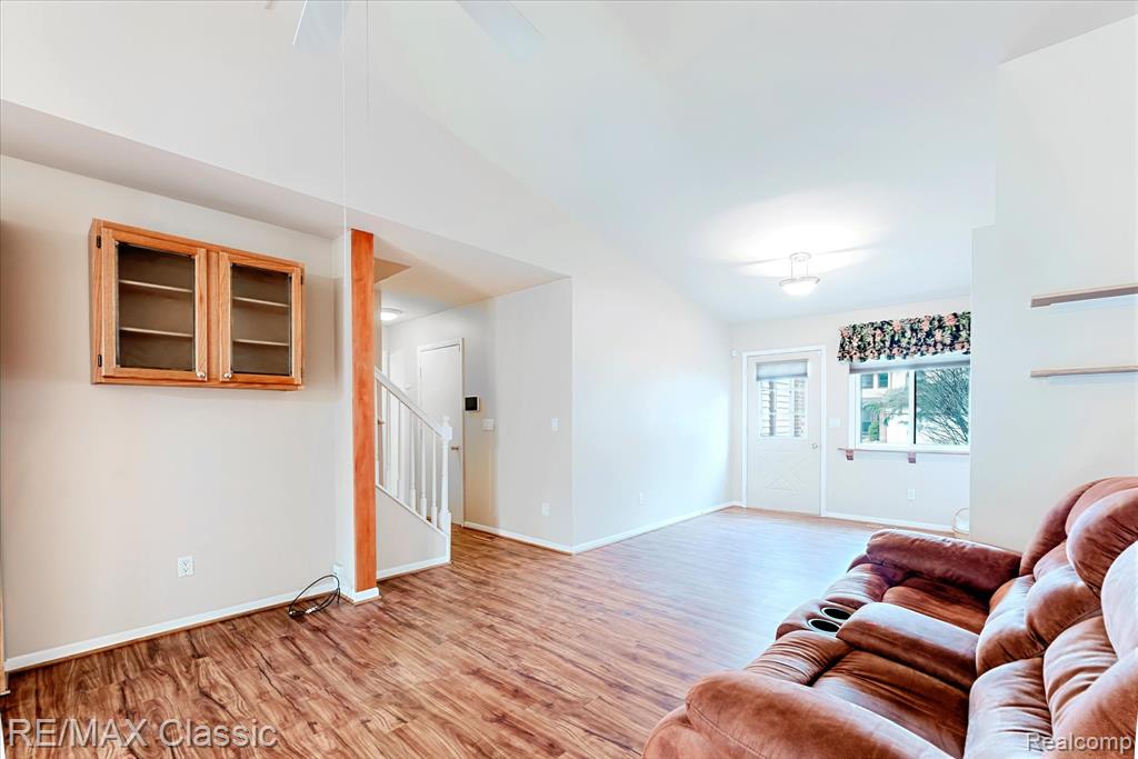 9039 Lake E Road Property Photo 10