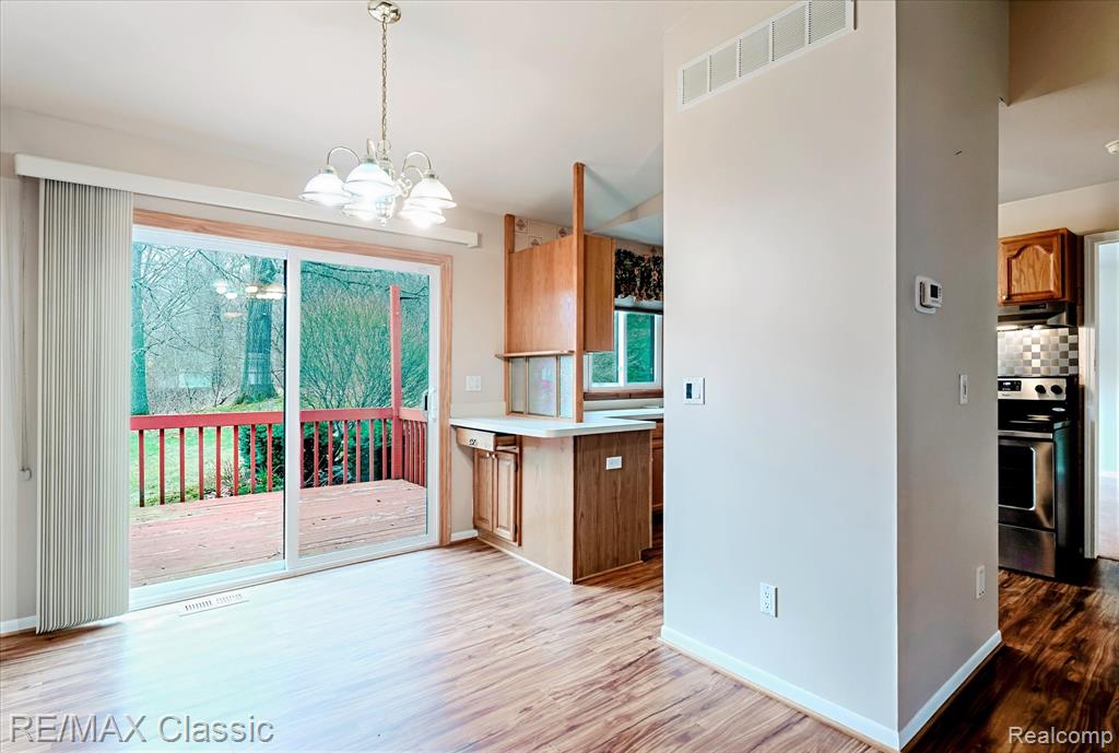 9039 Lake E Road Property Photo 12