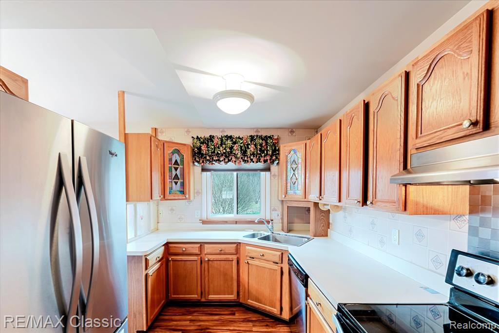 9039 Lake E Road Property Photo 14