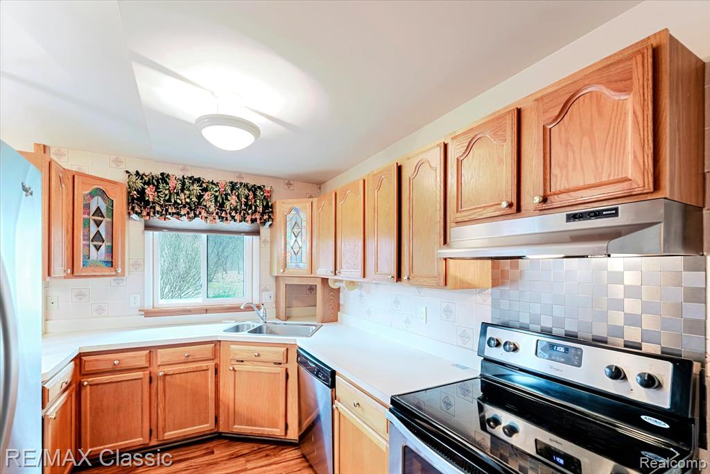 9039 Lake E Road Property Photo 15