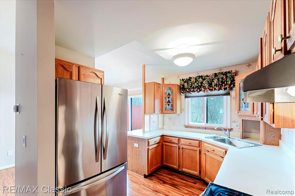 9039 Lake E Road Property Photo 16
