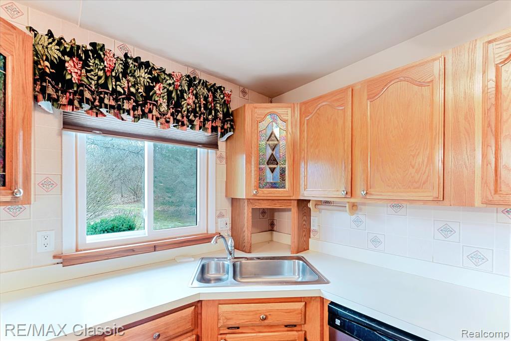 9039 Lake E Road Property Photo 18