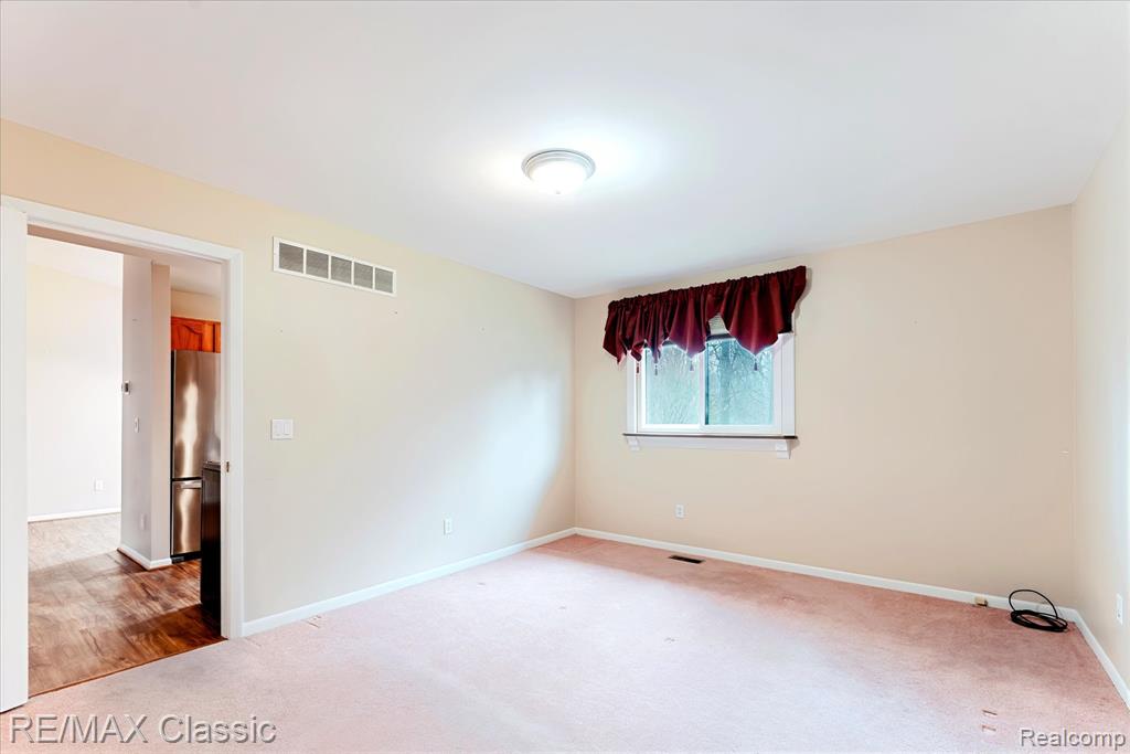 9039 Lake E Road Property Photo 19