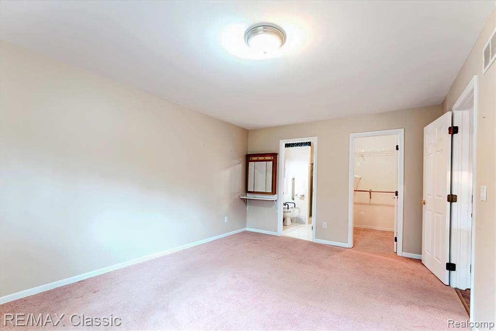 9039 Lake E Road Property Photo 20