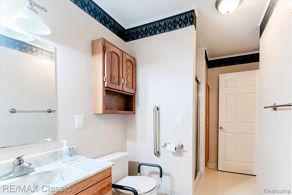 9039 Lake E Road Property Photo 21