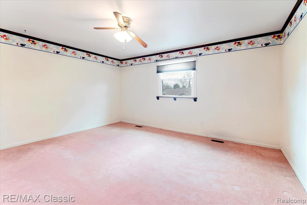9039 Lake E Road Property Photo 27