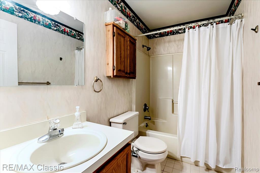 9039 Lake E Road Property Photo 33