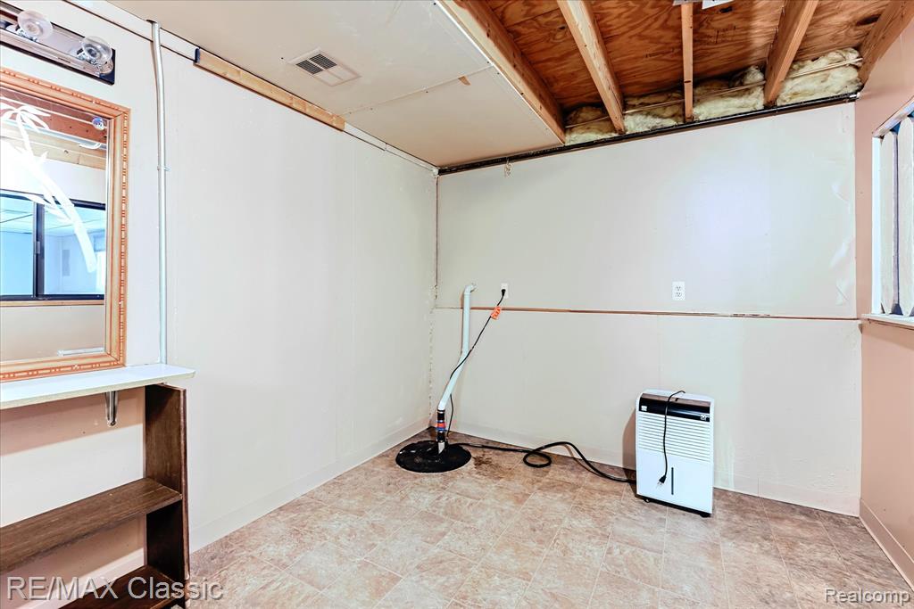 9039 Lake E Road Property Photo 36