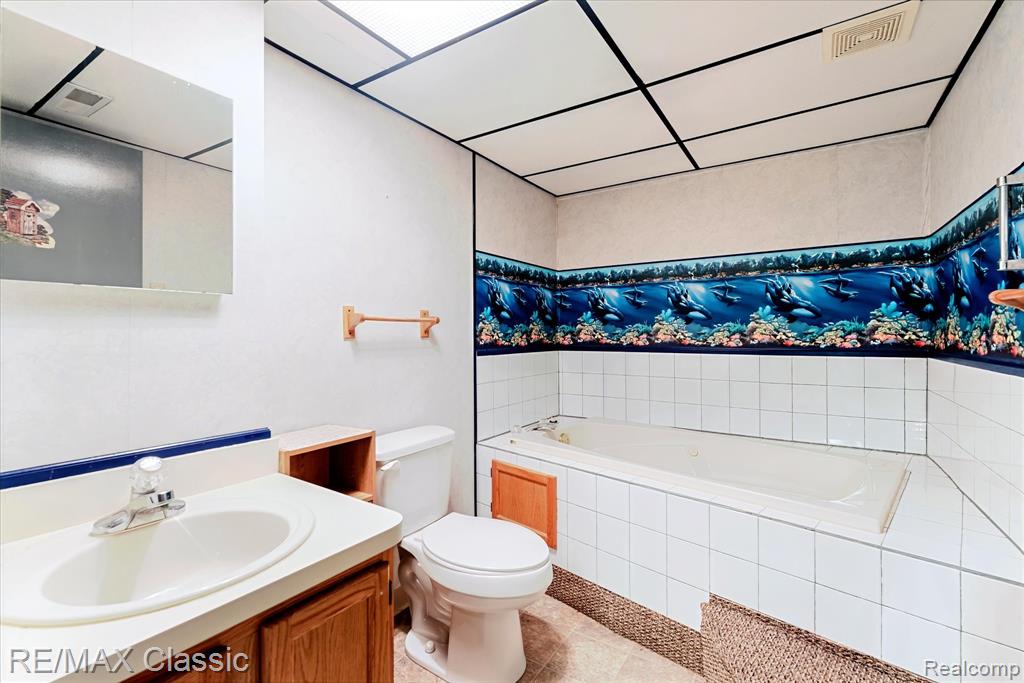 9039 Lake E Road Property Photo 41