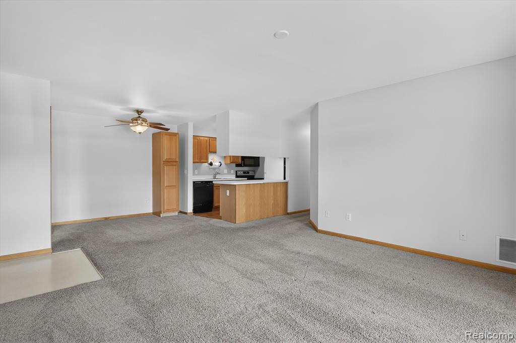 45720 Prairiegrass Court Property Photo 9