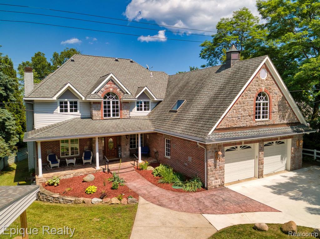 3864 Lakeshore Road