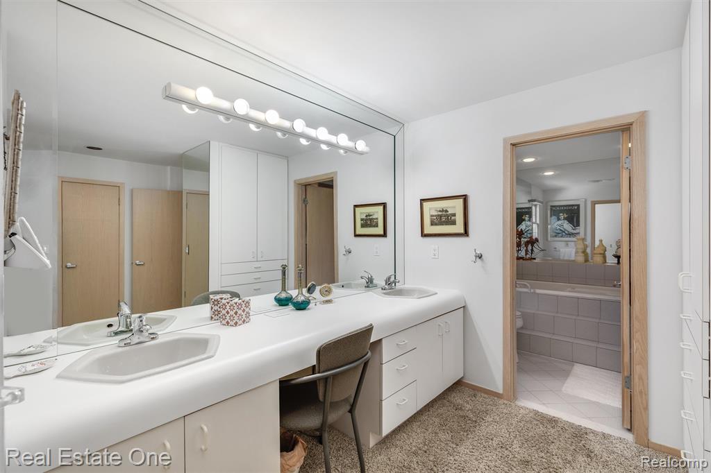 6273 Celeste Road Property Photo 21