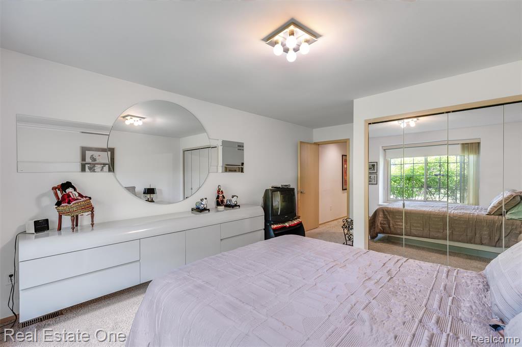 6273 Celeste Road Property Photo 25