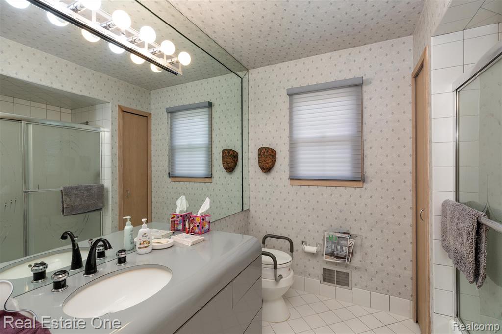 6273 Celeste Road Property Photo 27