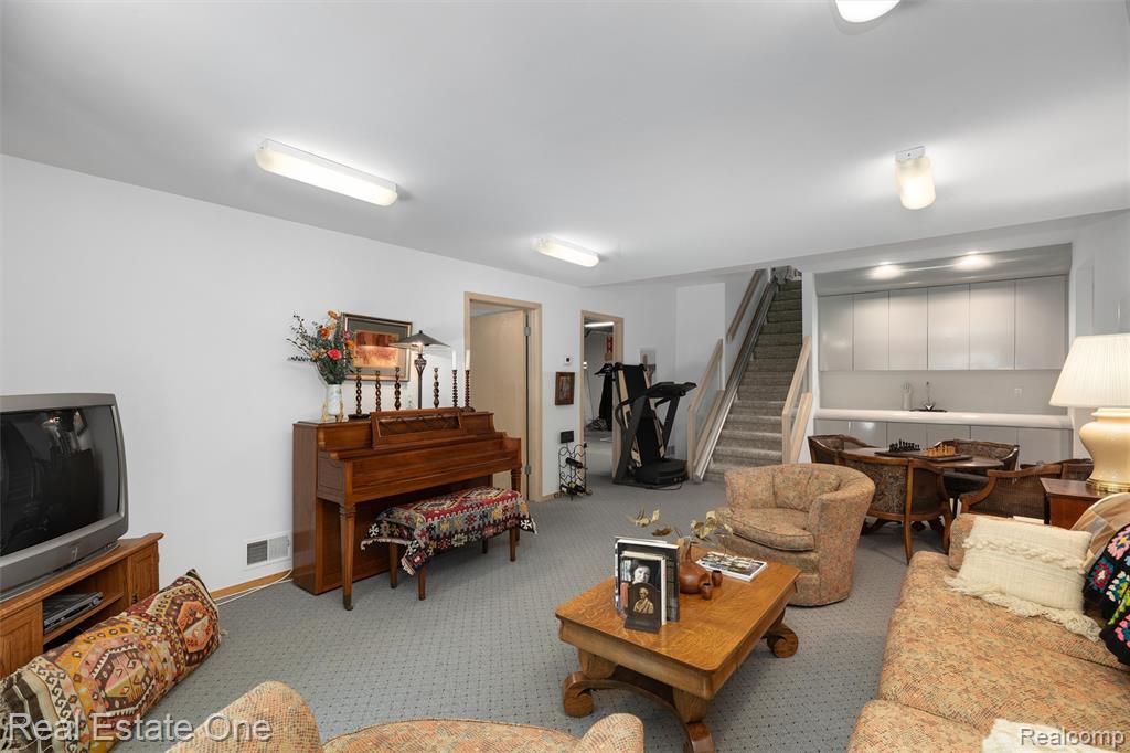 6273 Celeste Road Property Photo 32