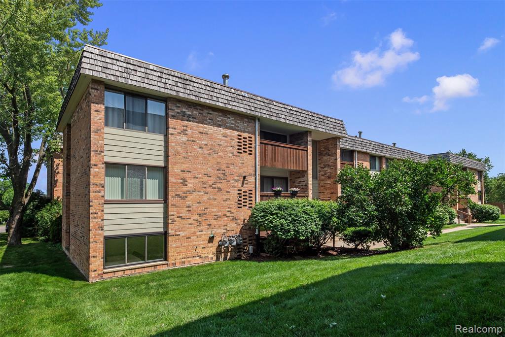 1255 S Maple Road Property Photo 1