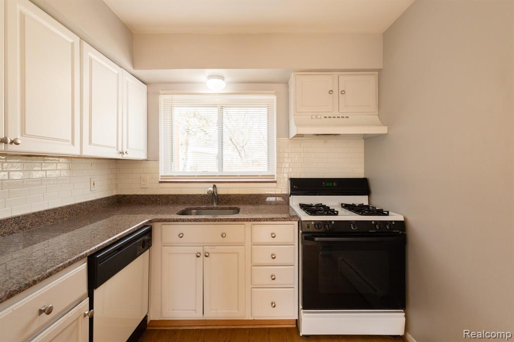 495 Miller Avenue Property Photo 8